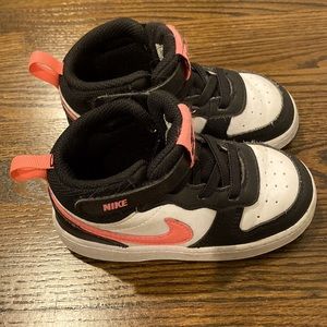 GIRLS' NIKE COURT BOROUGH MID 2 SNEAKERS - PINK AND WHITE - SIZE 8